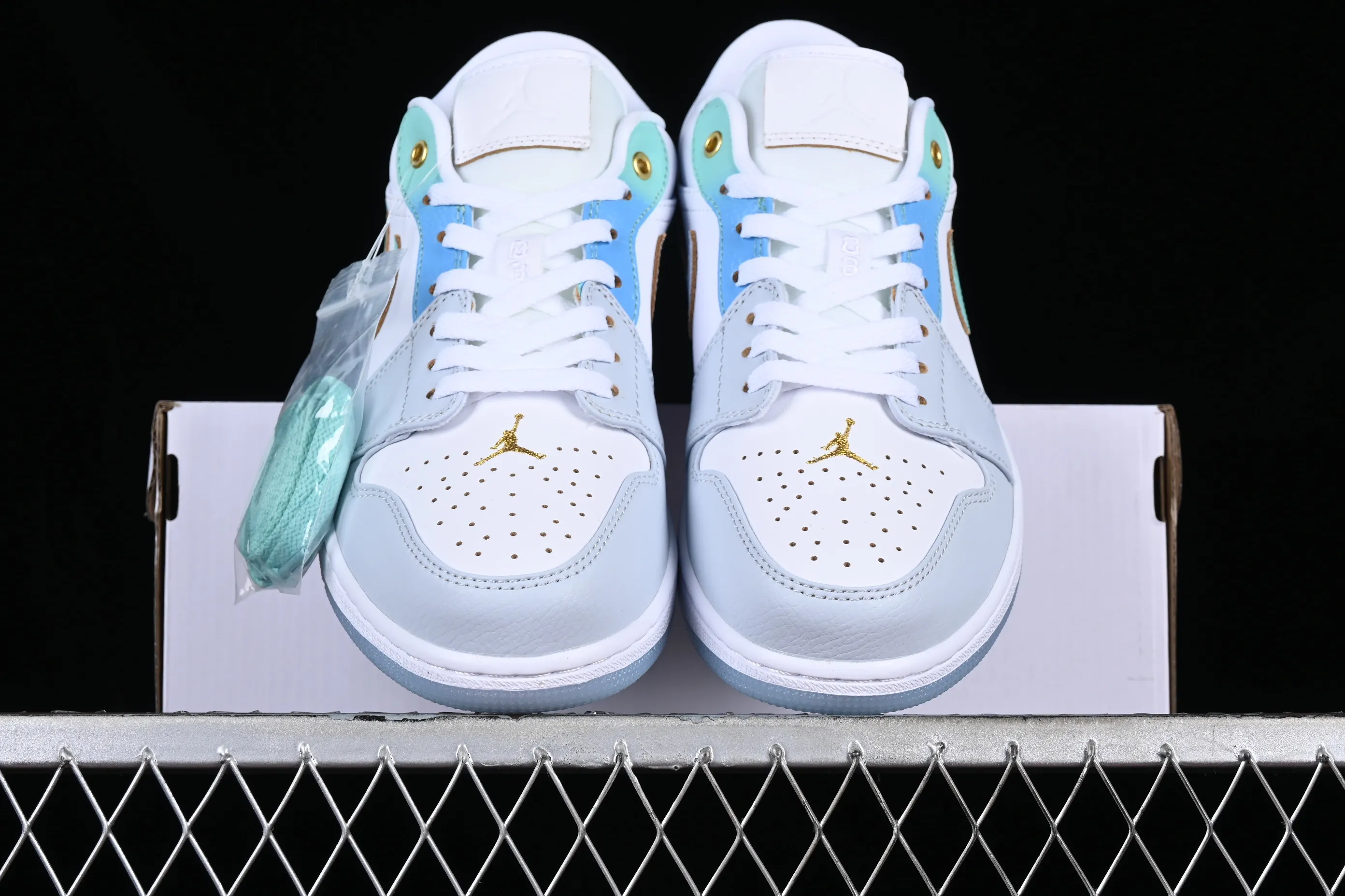 All categories Air Jordan Jordan series basketball shoes Air Jordan 1 Low Z version Air Jordan 1 Low "Emerald Rise" AJ1 Joe 1 white and blue FN8899-131